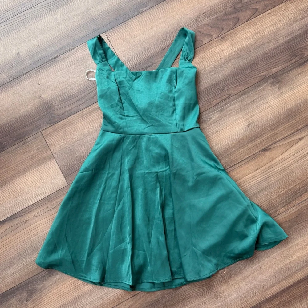 NWT Lulus Admirably Chic Emerald Satin Lace-Up Mini Dress With Pockets - Picture 3 of 4